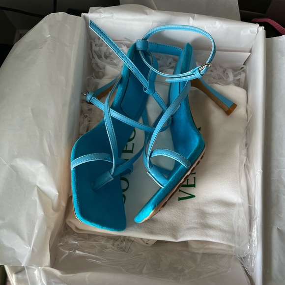 Bottega Veneta Stretch Carpet Sandals size 38 - Picture 4 of 6